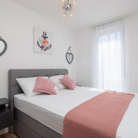Apartment Alegria In Okrug With Heated Pool, Sea View, Jacuzzi, Wifi Трогір Екстер'єр фото