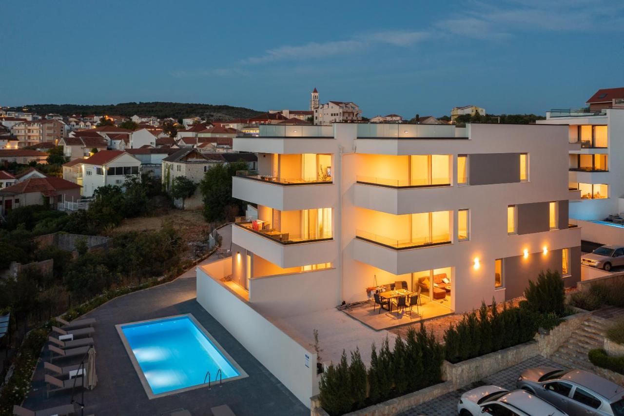 Apartment Alegria In Okrug With Heated Pool, Sea View, Jacuzzi, Wifi Трогір Екстер'єр фото