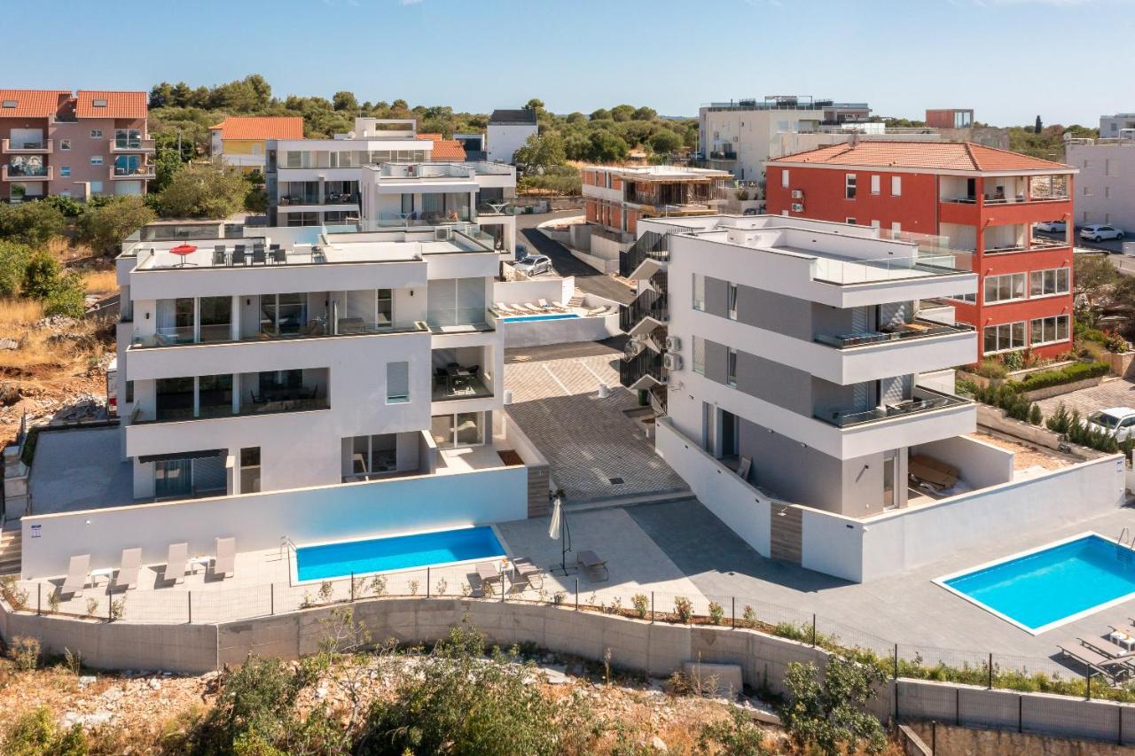 Apartment Alegria In Okrug With Heated Pool, Sea View, Jacuzzi, Wifi Трогір Екстер'єр фото