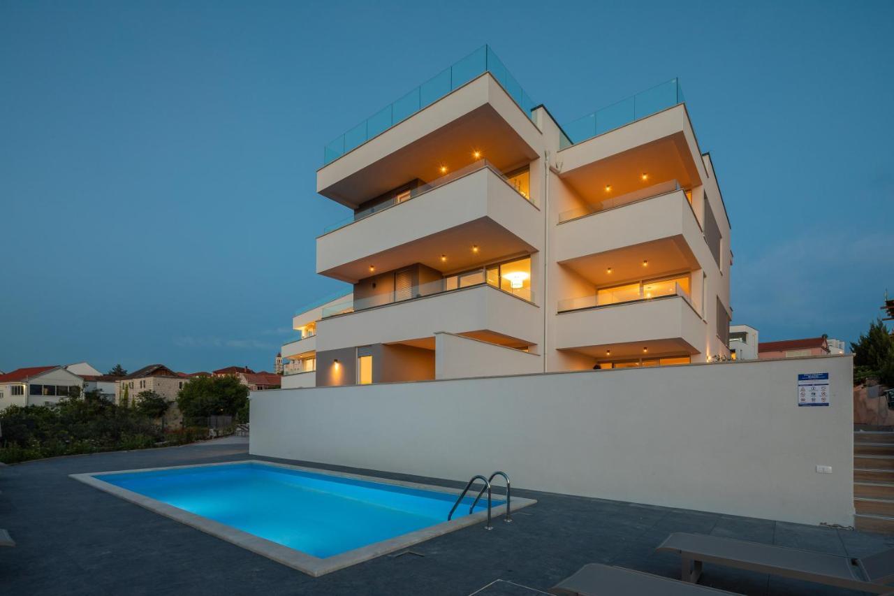 Apartment Alegria In Okrug With Heated Pool, Sea View, Jacuzzi, Wifi Трогір Екстер'єр фото