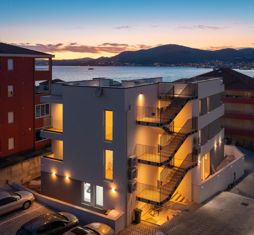 Apartment Alegria In Okrug With Heated Pool, Sea View, Jacuzzi, Wifi Трогір Екстер'єр фото