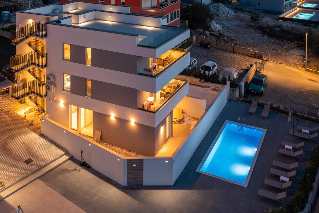 Apartment Alegria In Okrug With Heated Pool, Sea View, Jacuzzi, Wifi Трогір Екстер'єр фото