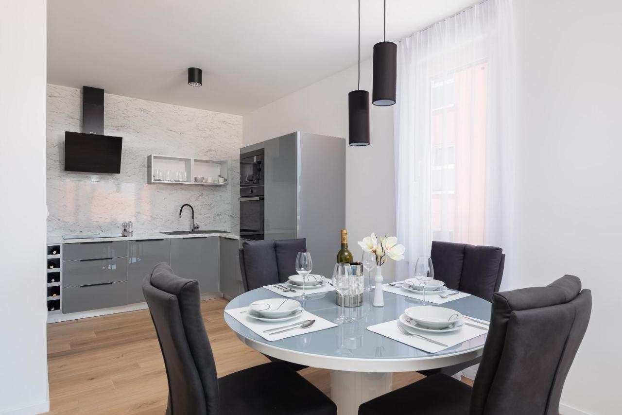 Apartment Alegria In Okrug With Heated Pool, Sea View, Jacuzzi, Wifi Трогір Екстер'єр фото