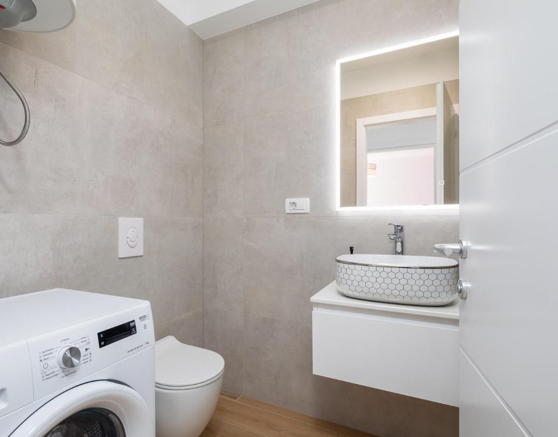 Apartment Alegria In Okrug With Heated Pool, Sea View, Jacuzzi, Wifi Трогір Екстер'єр фото