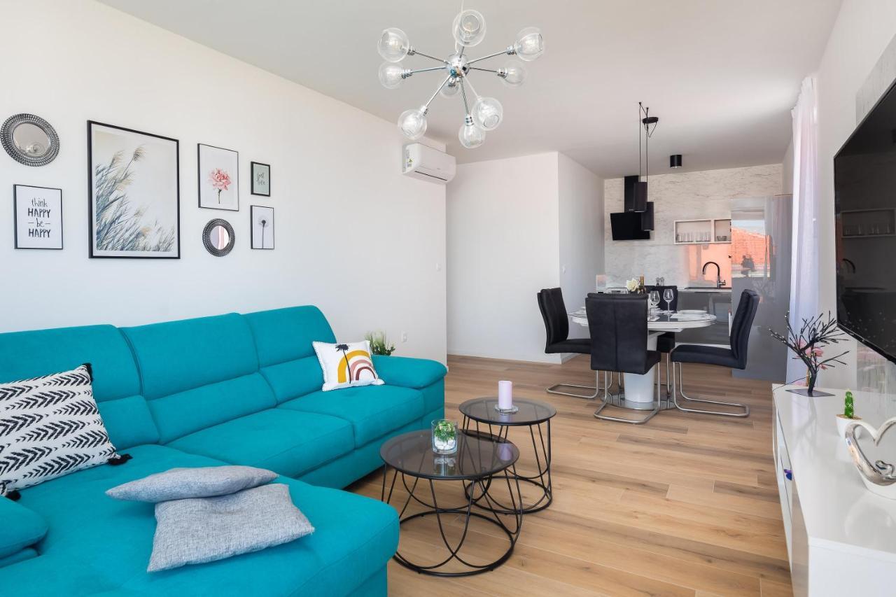 Apartment Alegria In Okrug With Heated Pool, Sea View, Jacuzzi, Wifi Трогір Екстер'єр фото