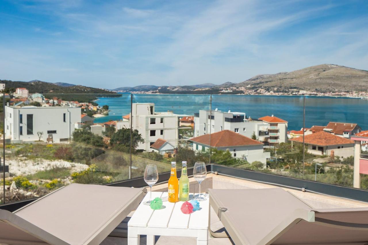 Apartment Alegria In Okrug With Heated Pool, Sea View, Jacuzzi, Wifi Трогір Екстер'єр фото