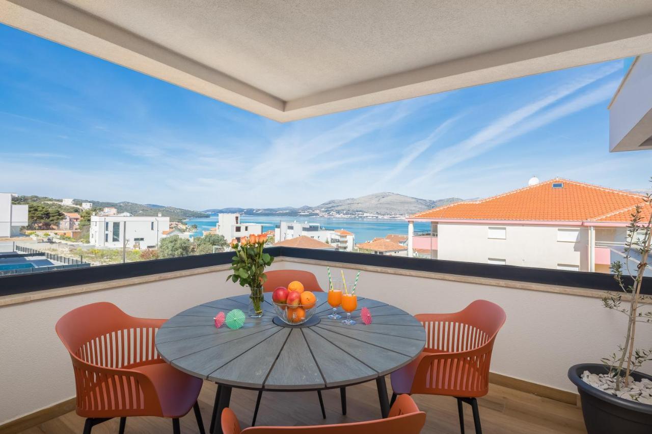 Apartment Alegria In Okrug With Heated Pool, Sea View, Jacuzzi, Wifi Трогір Екстер'єр фото